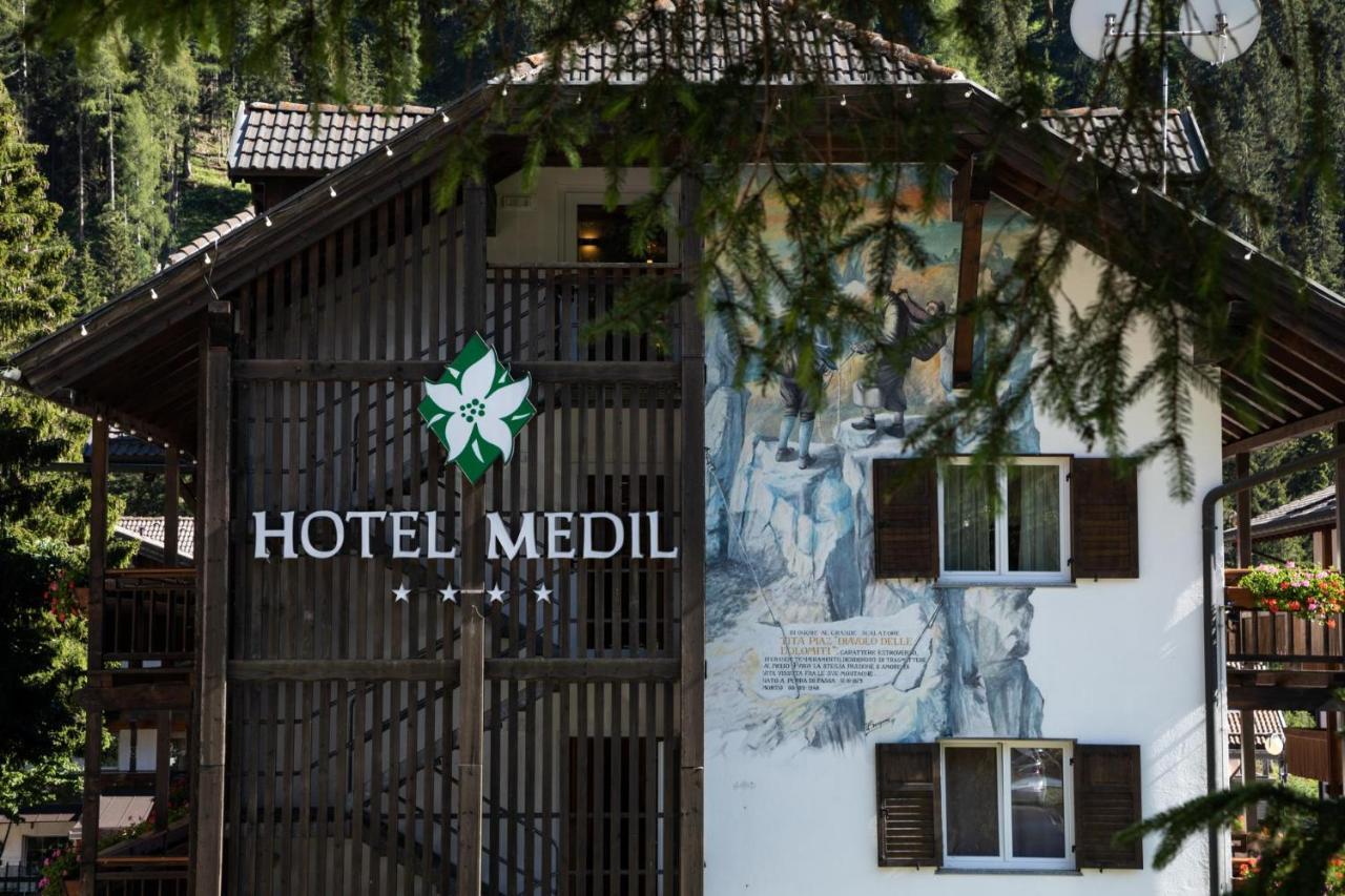 Hotel Medil Campitello di Fassa Bagian luar foto